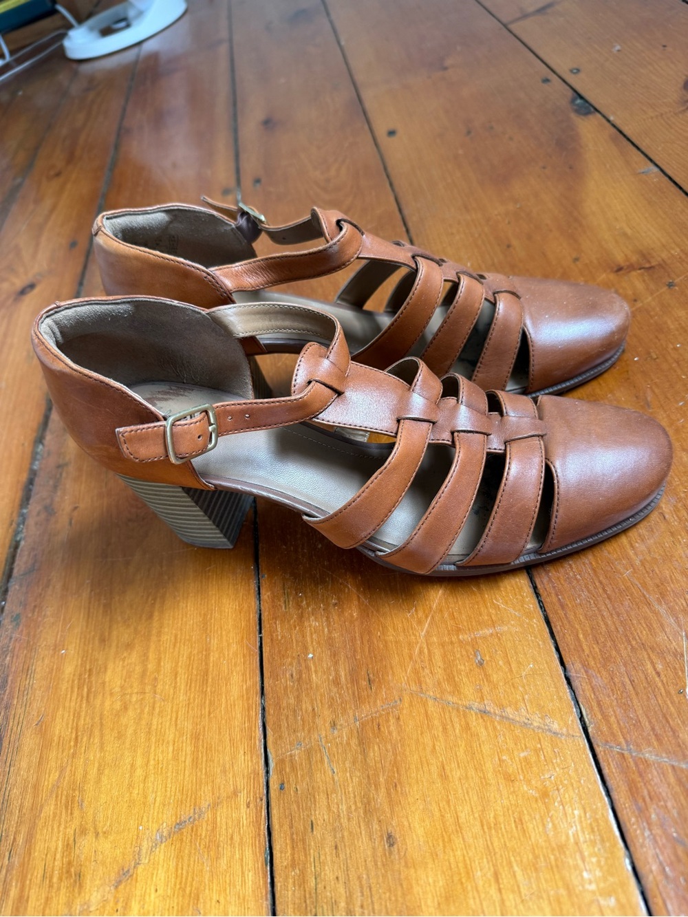 Clark’s Artisan Womens Tan Strappy Block Heel Sandals